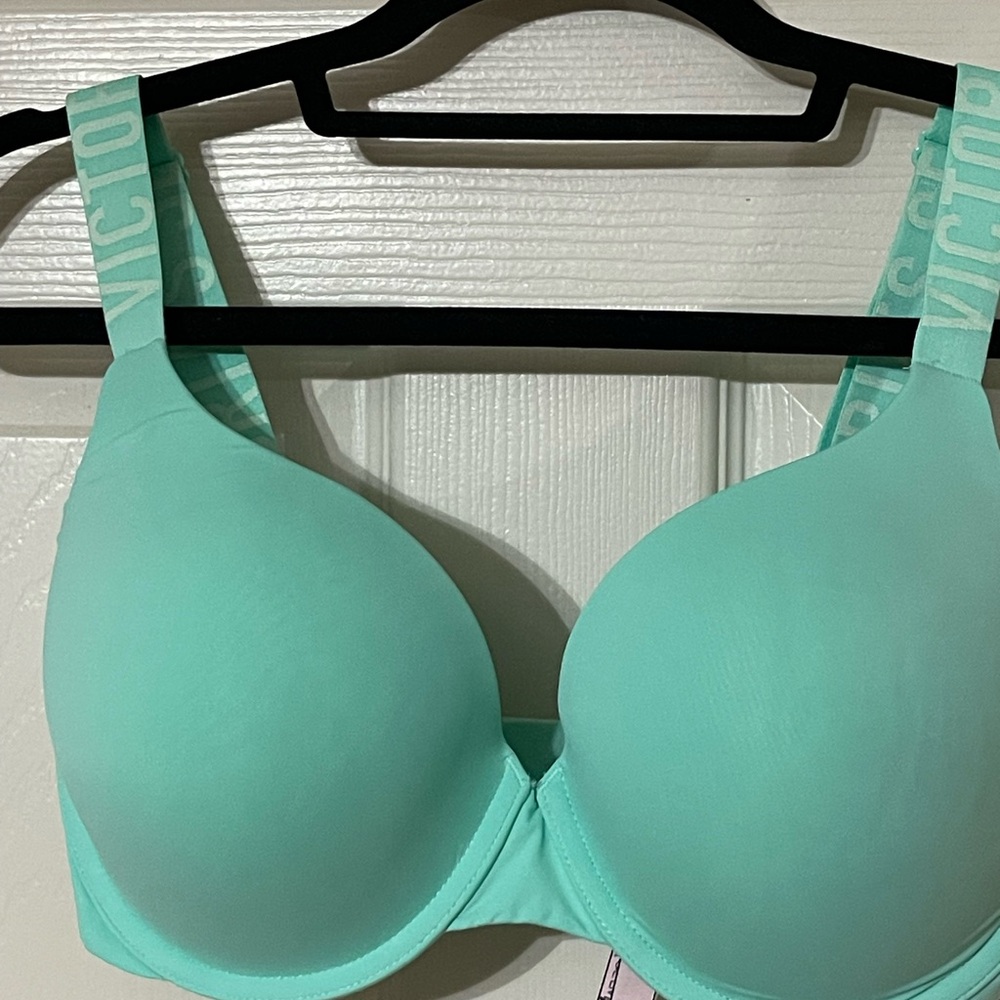 Victorias Secret Bra 34DDD. Tshirt Full coverage push up Never Worn